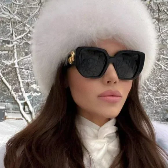 Gucci GG0956S 003 Sunglasses Black Gold Logo Women Gucci Sunglasses GG0956S 003 Black Gold Grey Square Woman  main image 3